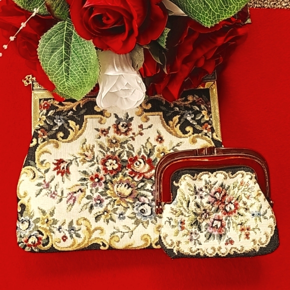 Clutch & Coin Purse - Picture 15 of 16